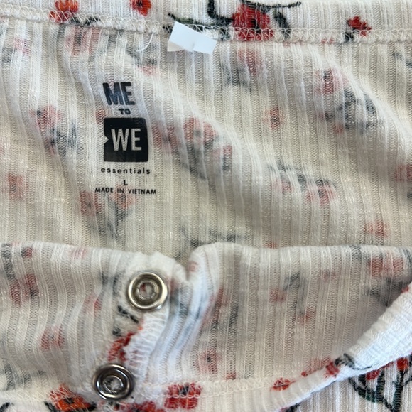 We to Me off the shoulder top! - Picture 3 of 3